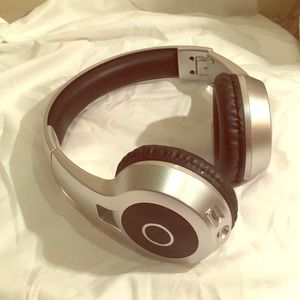 Simple Wireless Headphones 🎧